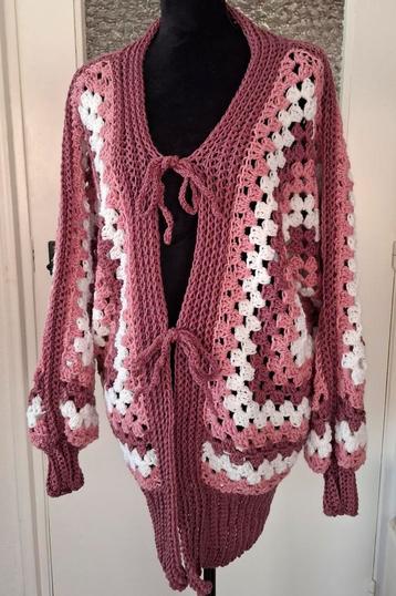 gehaakte vest wit/roze beschikbaar voor biedingen