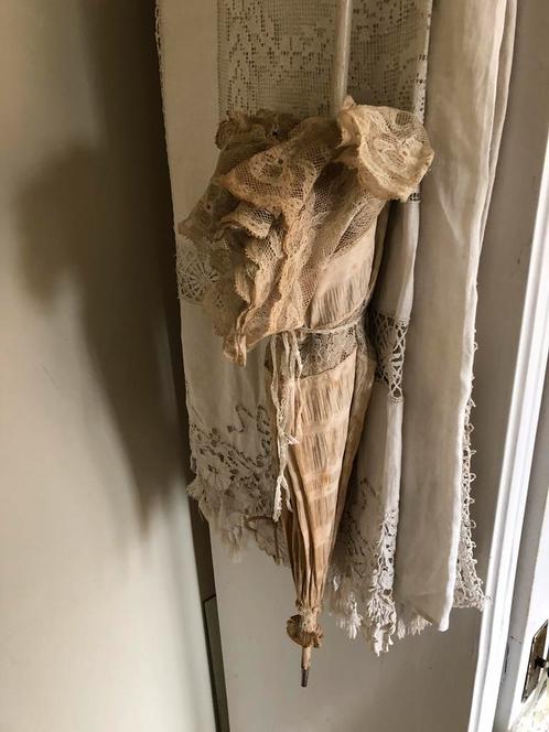 Antieke franse parasol ( kant en tule), Antiek en Kunst, Curiosa en Brocante, Ophalen of Verzenden