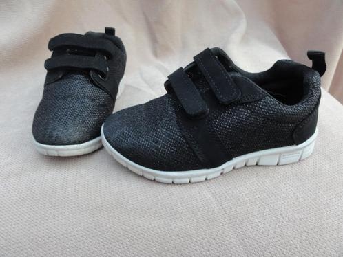 MXK zwart met glans klittenband schoen - maat 28, Kinderen en Baby's, Kinderkleding | Schoenen en Sokken, Zo goed als nieuw, Sportschoenen