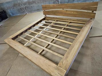 Massief teak houten bed met lattenbodem NIEUW (200 x 200 cm) beschikbaar voor biedingen