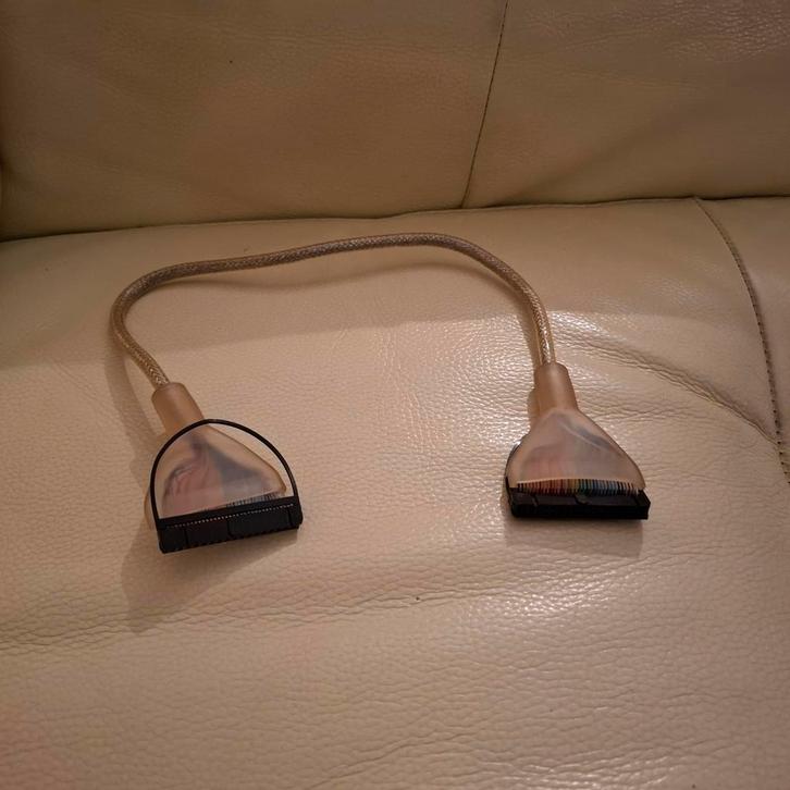 Rounded floppydrive kabel, Computers en Software, Pc- en Netwerkkabels, Zo goed als nieuw, Ophalen of Verzenden