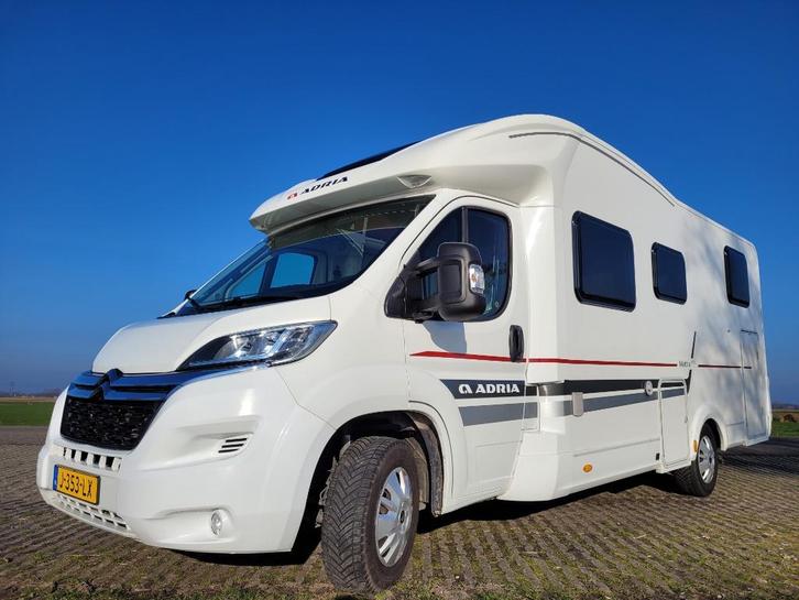 Luxe 2-5 pers. Adria Matrix 670 SL, Caravans en Kamperen, Verhuur