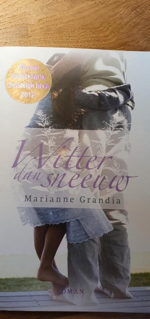 Marianne Grandia - Witter dan sneeuw, Boeken, Romans, Zo goed als nieuw, Nederland, Ophalen of Verzenden