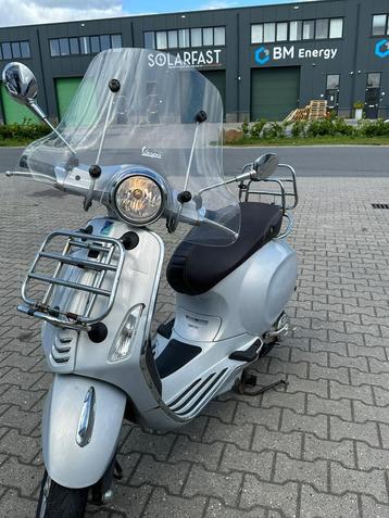 Vespa primavera beschikbaar voor biedingen