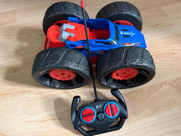 Springende Bestuurbare Auto - Binnen!, Hobby en Vrije tijd, Modelbouw | Radiografisch | Auto's, Zo goed als nieuw, Auto onroad