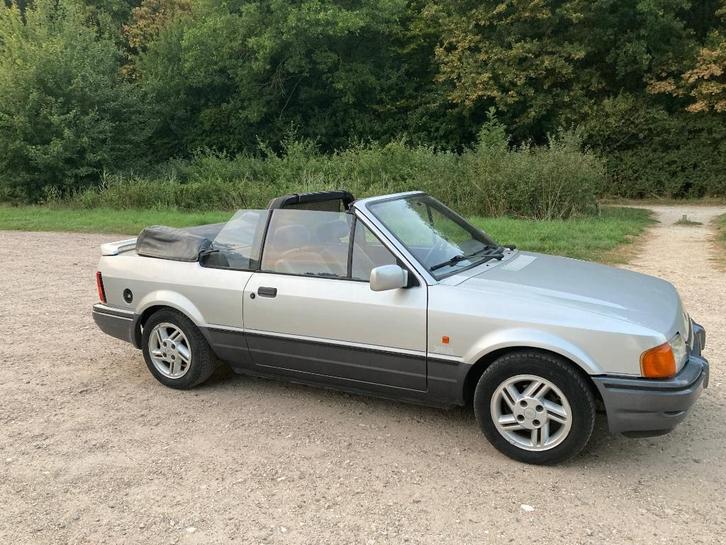 Te koop: escort cabrio XR3i bouwjaar 1989, Auto's, Ford, Particulier, Escort, Trekhaak, Benzine, Euro 2, Cabriolet, Handgeschakeld