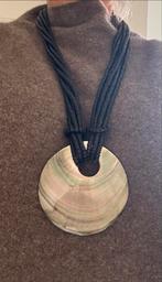 Prachtige Schelp Ketting met zwarte kralen, Sieraden, Tassen en Uiterlijk, Kettingen, Verzenden, Beige, Zo goed als nieuw, Overige materialen