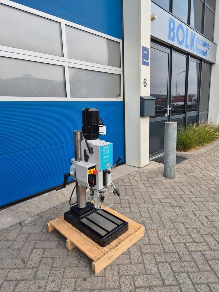 ARBOGA A2608 Tafelboormachine tandwielaangedreven 230volt!!, Doe-het-zelf en Verbouw, Gereedschap | Boormachines, Zo goed als nieuw