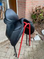 Dressuurzadel Childeric DSG 18 inch, Dieren en Toebehoren, Paarden en Pony's | Zadels, Ophalen, Gebruikt, Dressuur