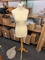 Paspop op houten voet, Ophalen