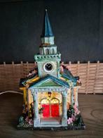 Lemax kerk met verlichting gepimpt kerstdorp kersthuisjes, Diversen, Ophalen of Verzenden, Zo goed als nieuw