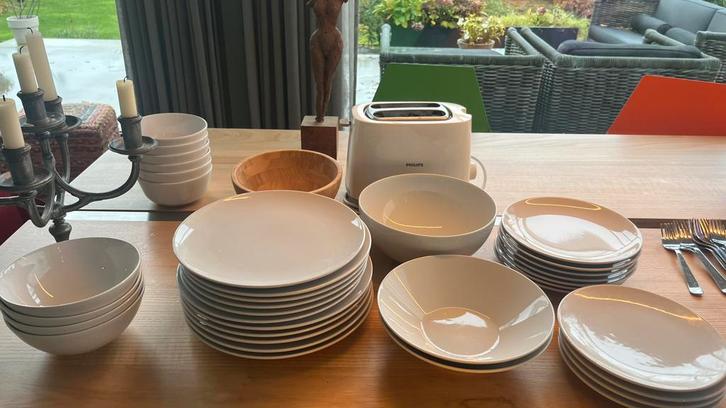 Tof wit servies & bestek van Ikea, Huis en Inrichting, Keuken | Servies, Overige stijlen, Porselein, Ophalen