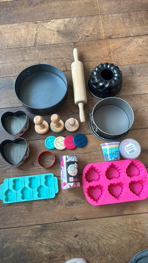 Gusta Bakspullen cupcakes bakvorm koekjes bakken spuitzak, Hobby en Vrije tijd, Taarten en Cupcakes maken, Gebruikt, Bakvorm, Taarten of Cupcakes