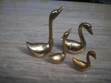 4 geel oude koper zwanen te koop per 2 stuks beschikbaar voor biedingen