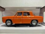 Renault 8 sedan oranje Solido 1:18 KRD, Hobby en Vrije tijd, Modelauto's | 1:18, Ophalen of Verzenden, Zo goed als nieuw, Auto