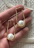 & Other Stories Oorbellen met Parel, Ophalen of Verzenden, Zo goed als nieuw, Goud, Hangers