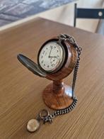Rijk versierd Lasita zakhorloge met houten standaard, Overige merken, Overige materialen, Zakhorloge, Ophalen of Verzenden