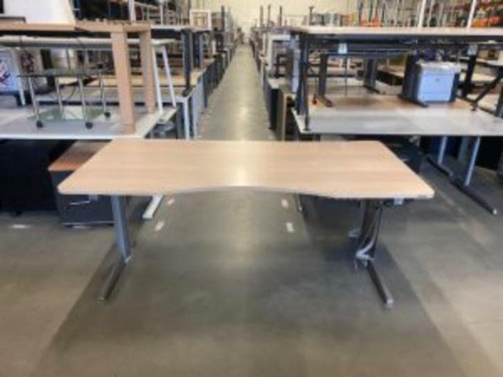 Bureau met slinger en kabelgoot 180x90/80xH62-91 cm, 1948st, Huis en Inrichting, Bureaus, Gebruikt, Bureau, In hoogte verstelbaar