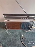 te koop een draag bare radio  uit de jaren 60--70, Ophalen of Verzenden, Zo goed als nieuw