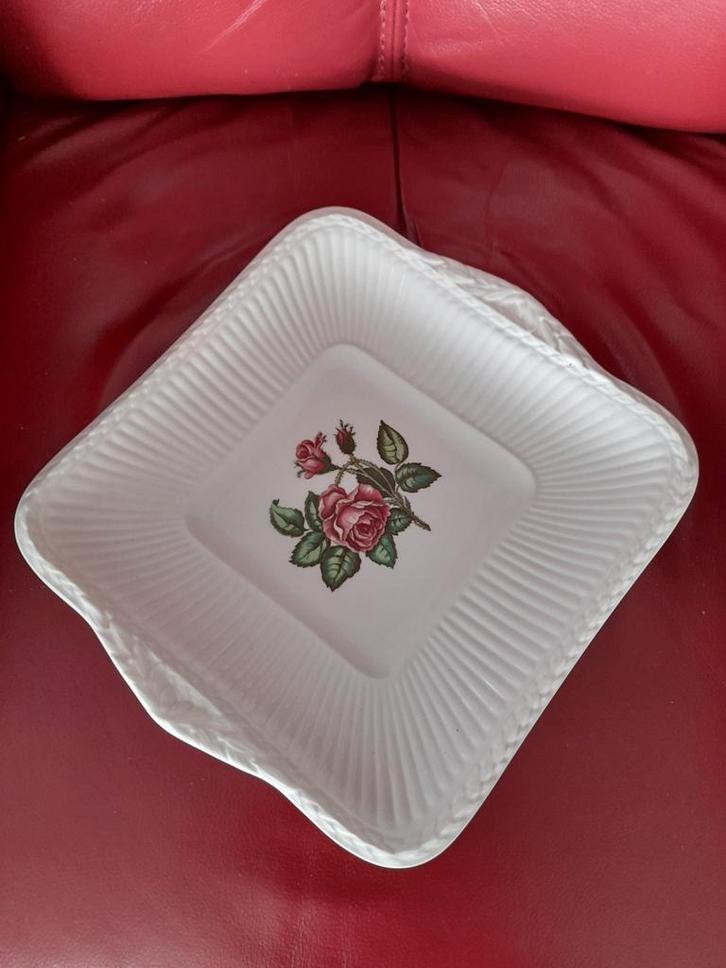 Wedgwood Moss Rose Gebakschaal/Serveerschaal, Antiek en Kunst, Antiek | Schalen, Ophalen of Verzenden