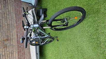Nieuwe mountainbike nooit gebruikt. beschikbaar voor biedingen