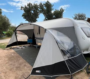 Nette Hobby 440 SF met oa Unico voortent en mover! beschikbaar voor biedingen