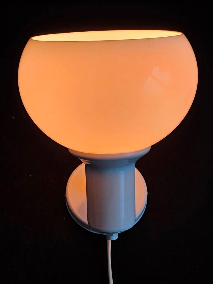 Herda 70 er jr. witte uplighter wandlamp., Antiek en Kunst, Curiosa en Brocante, Verzenden