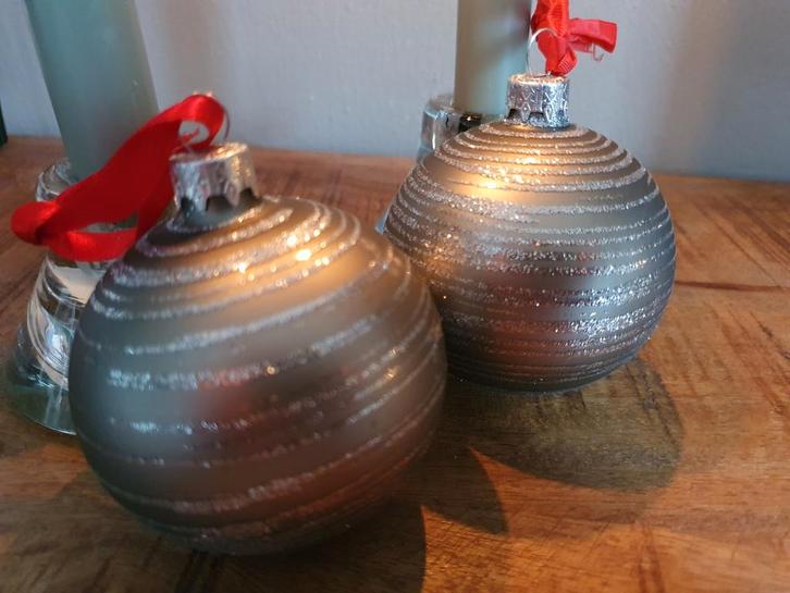 Vintage zilveren kerstballen uit de jaren 80, Diversen, Kerst, Gebruikt, Ophalen of Verzenden