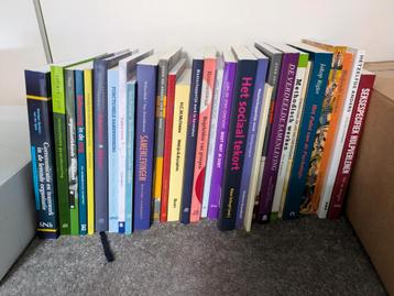 28 Boeken over organisatiekunde, sociologie, filosofie etc. beschikbaar voor biedingen