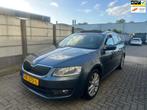Skoda Octavia Combi 1.6 TDI Greentech Style PANO/ AUTOMAAT/, Stof, Gebruikt, 4 cilinders, Traction-control