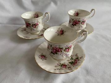 Set van 3 Prachtige dames kop en schotel Lavender Rose Royal beschikbaar voor biedingen