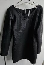 Nieuwe zwarte glitterjurk.mqat 122/128, Kinderen en Baby's, Kinderkleding | Maat 122, Ophalen of Verzenden, Nieuw, Meisje, Jurk of Rok