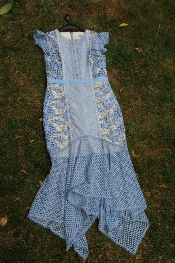 Feestelijke blauwe cocktailjurk van Forever New maat 40., Kleding | Dames, Gelegenheidskleding, Zo goed als nieuw, Cocktailjurk