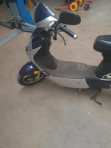 elektrische scooter beschikbaar voor biedingen