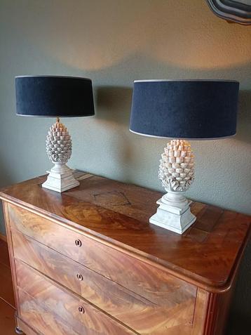 Twee Stijlvolle Schemerlampen beschikbaar voor biedingen