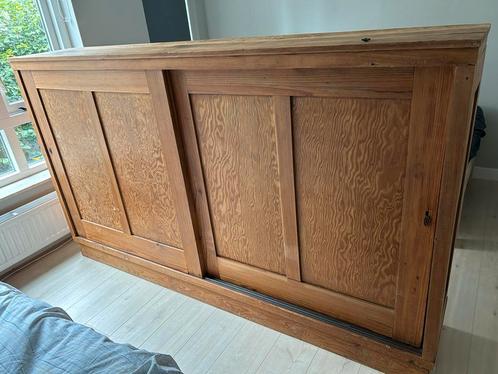 Oude Houten Kast met Schuifdeuren, Huis en Inrichting, Kasten | Overige, Gebruikt, Ophalen