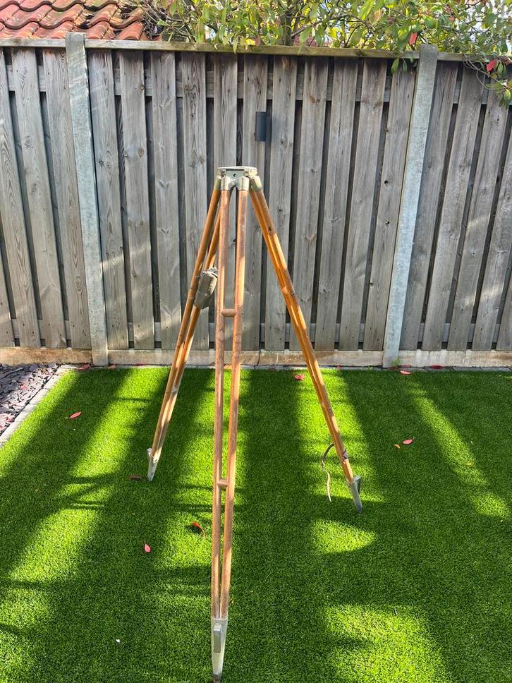 Antiek Landmeterstatief Kern Aarau/Wild Heerbrugg, Antiek en Kunst, Antiek | Gereedschap en Instrumenten, Ophalen