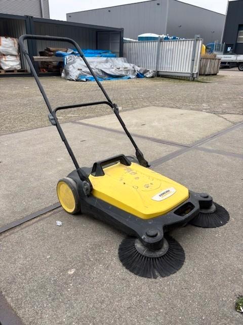 Karcher Handveger, Tuin en Terras, Hand-tuingereedschap, Gebruikt, Bezem, Ophalen