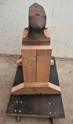 Aambeeld 65 kg op houten sokkel , aambeeld op blok, Ophalen