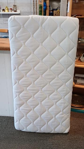 Schoon gewassen matrasje, 120x60 beschikbaar voor biedingen
