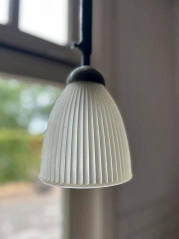 Hanglamp glas met ribbel “Holophane lamp” beschikbaar voor biedingen