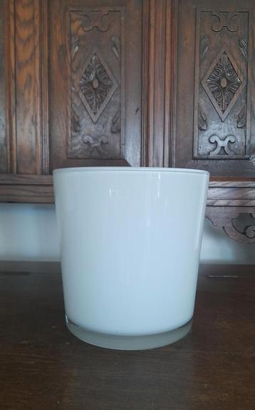 Nieuw melkwitte zware (planten)pot/vaas van Monteciano glas  beschikbaar voor biedingen