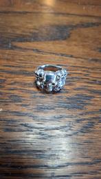 Zilveren ring met 10 schedels, Ophalen, 18 tot 19, Gebruikt, Dame of Heer