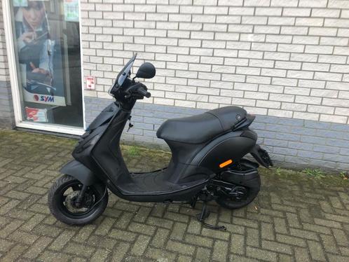 GAVE PIAGGIO ZIP SP 45 4-T MAT ZWART BROM  BJ2015 10.000KM, Fietsen en Brommers, Scooters | Piaggio