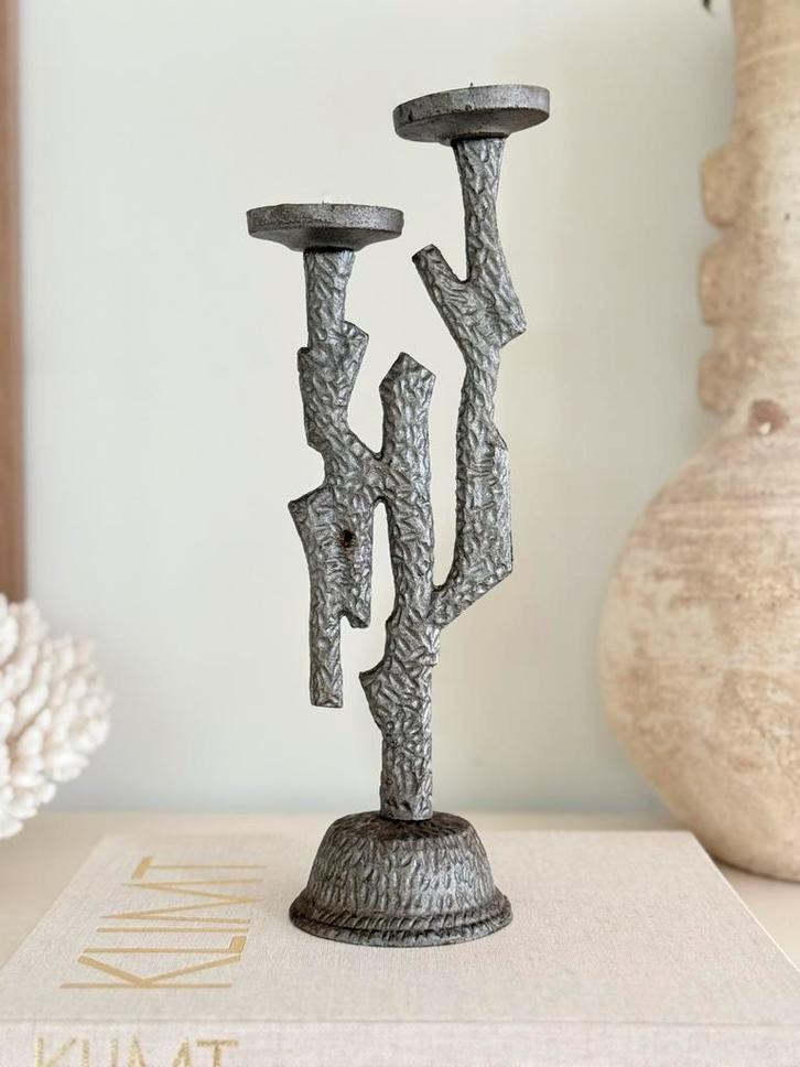 Brutalistische stoere kandelaar van metaal, Antiek en Kunst, Antiek | Kandelaars, Overige materialen, Ophalen of Verzenden