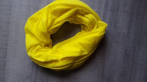 felgele colsjaal Hema, Kleding | Dames, Mutsen, Sjaals en Handschoenen, Zo goed als nieuw, Sjaal, Ophalen of Verzenden