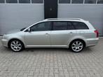 Toyota AVENSIS 2.0 VVTI LINEA SOL / AUTOMAAT / AIRCO / Cruis, Auto's, 1998 cc, 4 cilinders, Euro 4, Zilver of Grijs