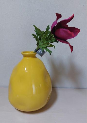 Vaas keramiek lichtgeel H20 + zijden bloem Silka vaas Nieuw beschikbaar voor biedingen