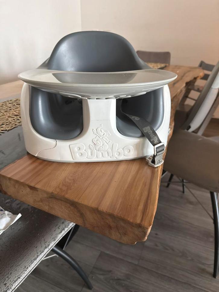 Bumbo Multi Seat donker grijs, Kinderen en Baby's, Kinderstoelen, Gebruikt, Overige typen, Afneembaar eetblad, Ophalen of Verzenden