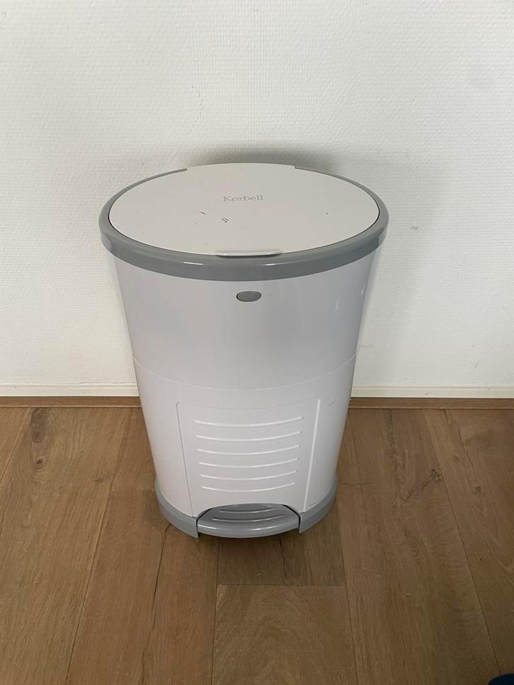 Korbell luieremmer, 16 liter, wit/grijs, Huis en Inrichting, Woonaccessoires | Prullenbakken, Zo goed als nieuw, Kunststof, Minder dan 50 cm